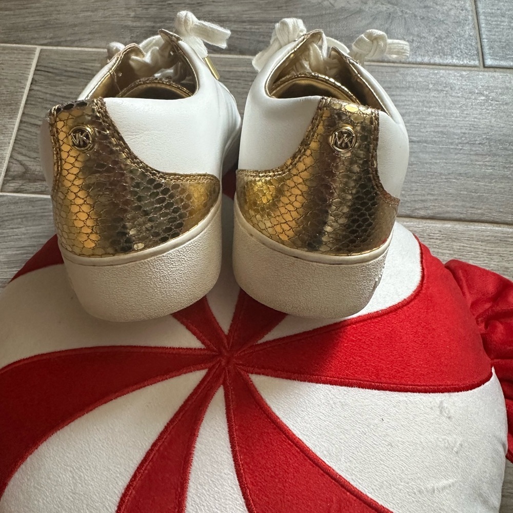 Michael Kors White Sneakers Minimalist Lace-Up Design Size 8 - Picture 9 of 11